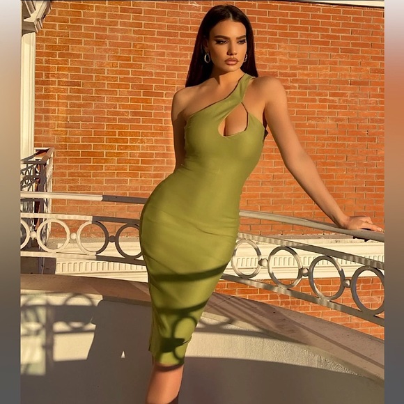 💚NWT Light Green Bodycon Midi Dress - Picture 2 of 4